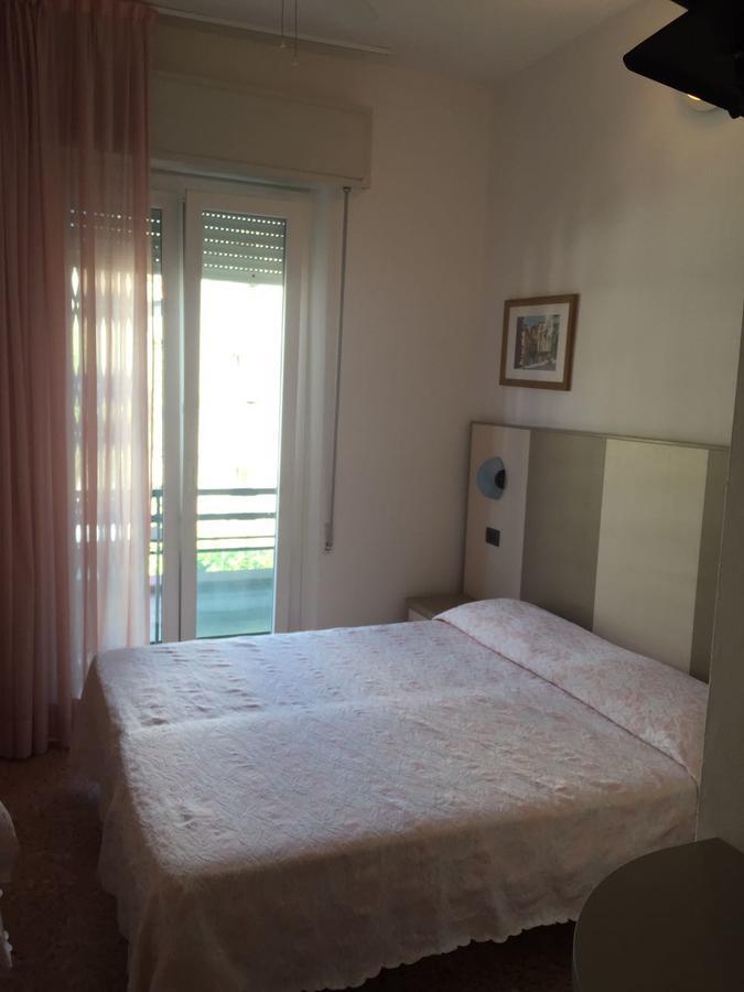 Hotel Barbiani Rimini Exterior photo