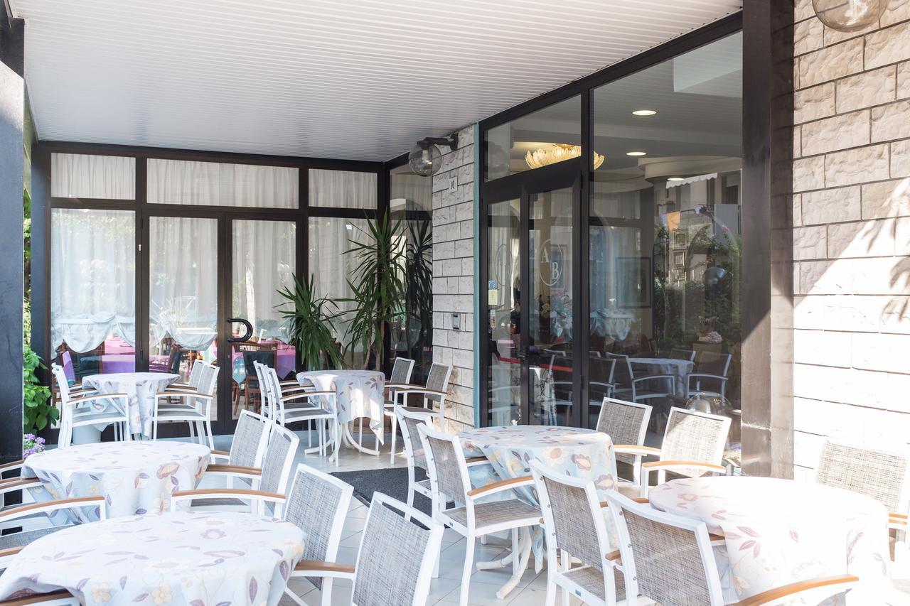 Hotel Barbiani Rimini Exterior photo